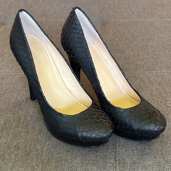 Calvin Klein Kendall Black Textured Women's Heels - Picture 1 of 8